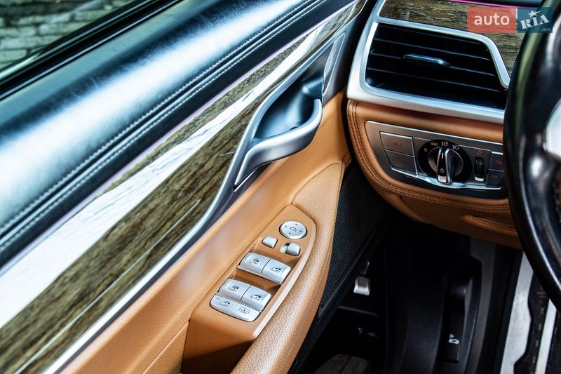 Седан BMW 7 Series 2018 в Львове