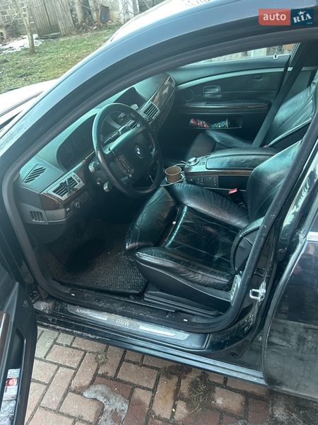 Седан BMW 7 Series 2004 в Квітневому