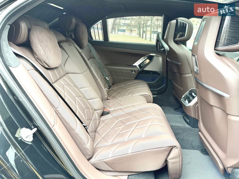 Седан BMW 7 Series 2023 в Киеве фото 34 Седан BMW 7 Series 2023 в Киеве