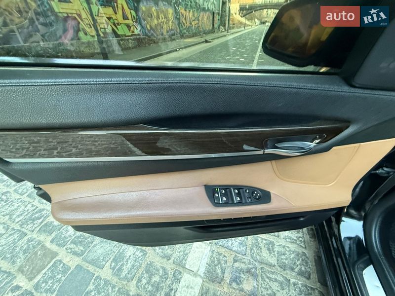 Седан BMW 7 Series 2010 в Одессе
