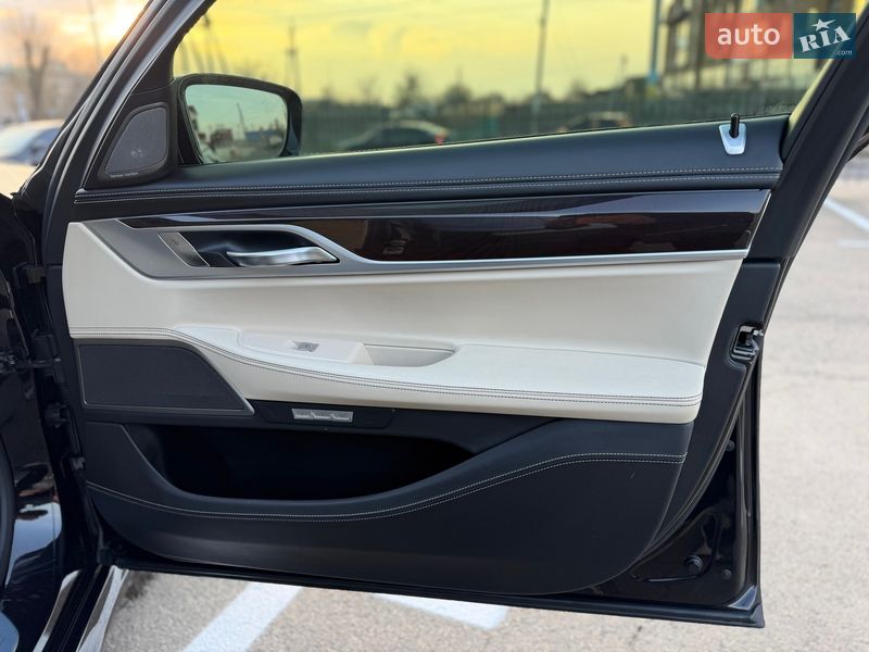 Седан BMW 7 Series 2017 в Киеве