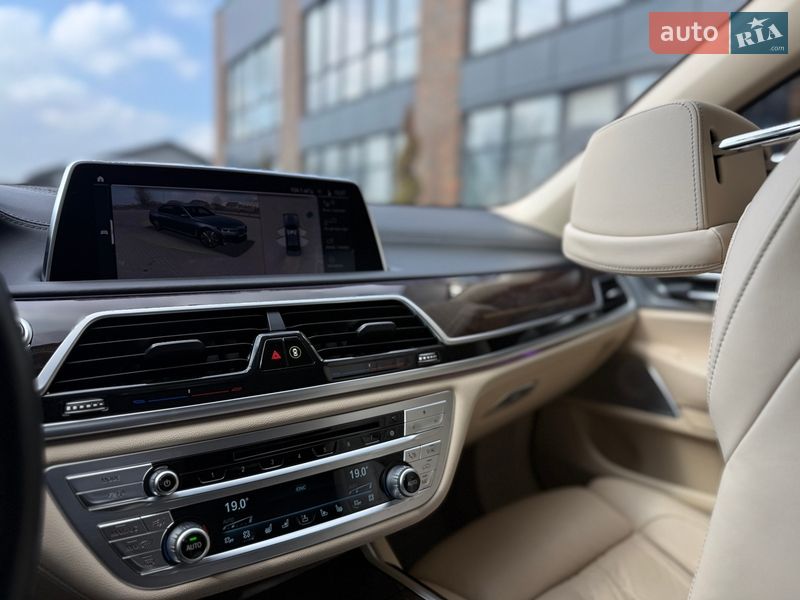 Седан BMW 7 Series 2020 в Виннице