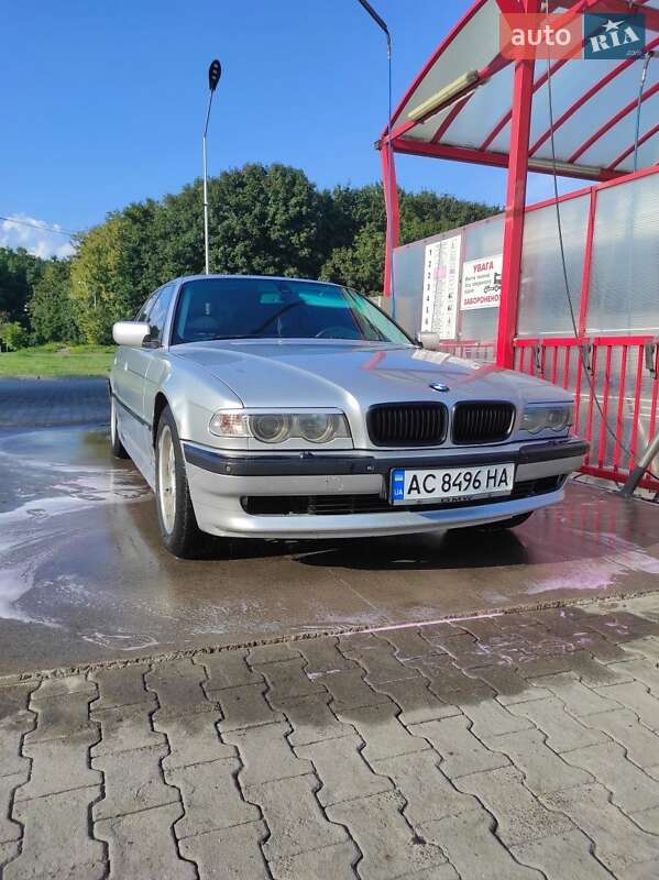 Седан BMW 7 Series 2000 в Луцке