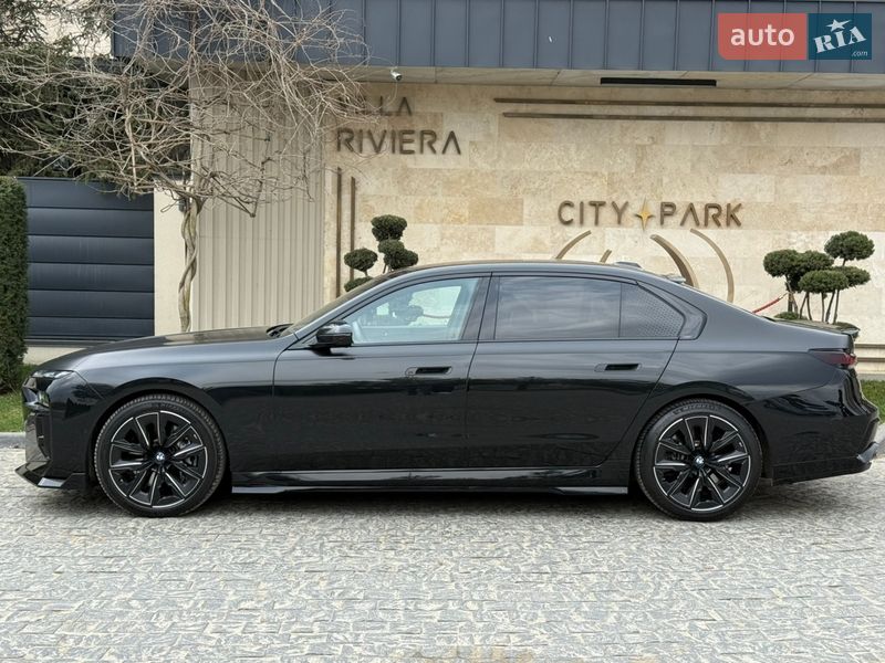 Седан BMW 7 Series 2023 в Львові
