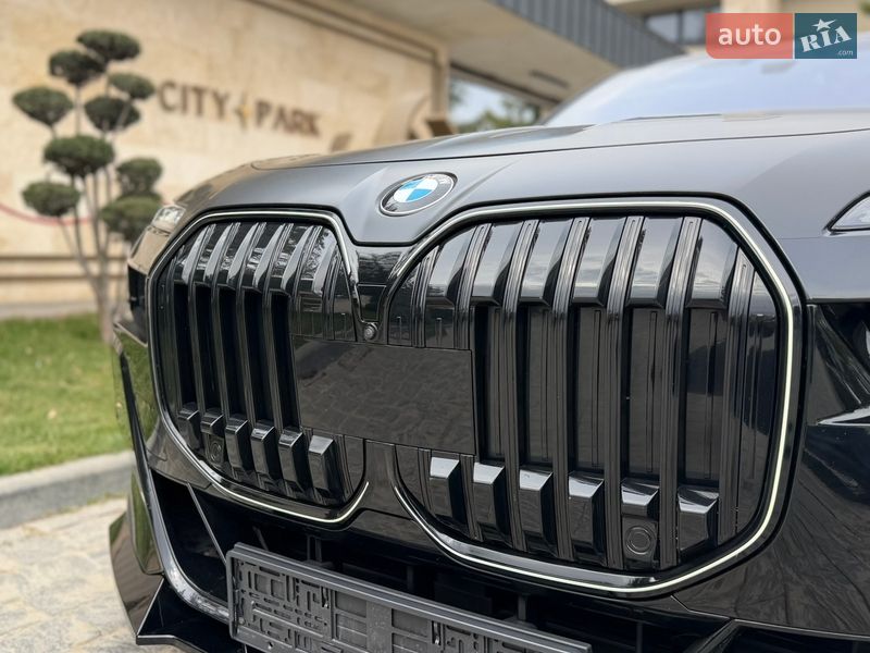 Седан BMW 7 Series 2023 в Львові