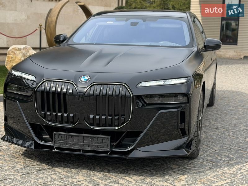 Седан BMW 7 Series 2023 в Львові