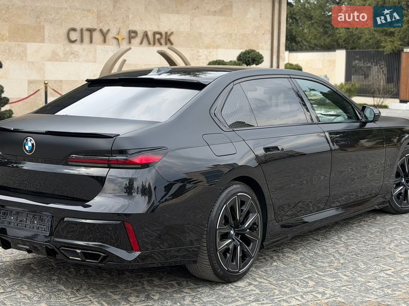Седан BMW 7 Series 2023 в Львові