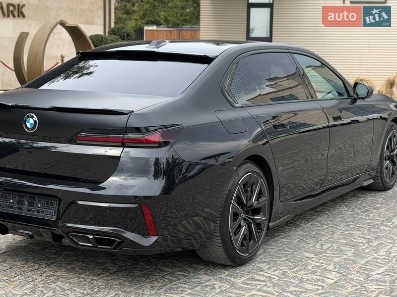 Седан BMW 7 Series 2023 в Львові