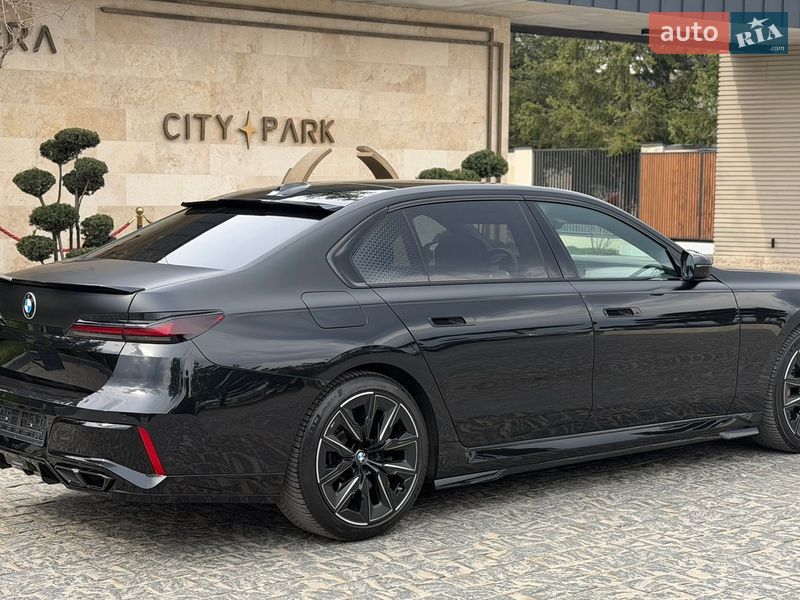 Седан BMW 7 Series 2023 в Львові
