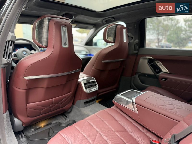 Седан BMW 7 Series 2023 в Львові