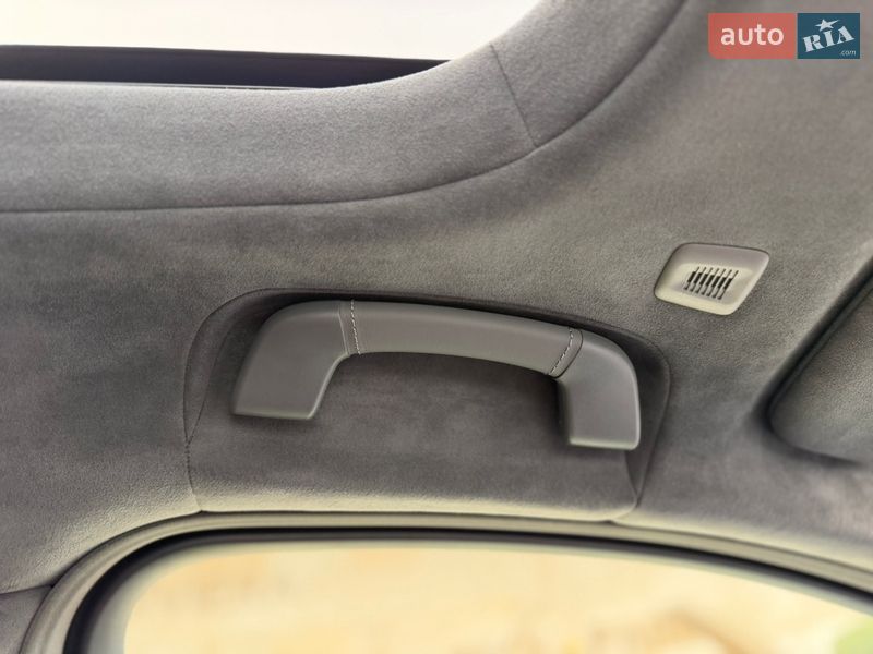 Седан BMW 7 Series 2023 в Львові