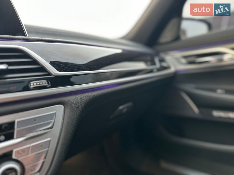 Седан BMW 7 Series 2017 в Нововолынске