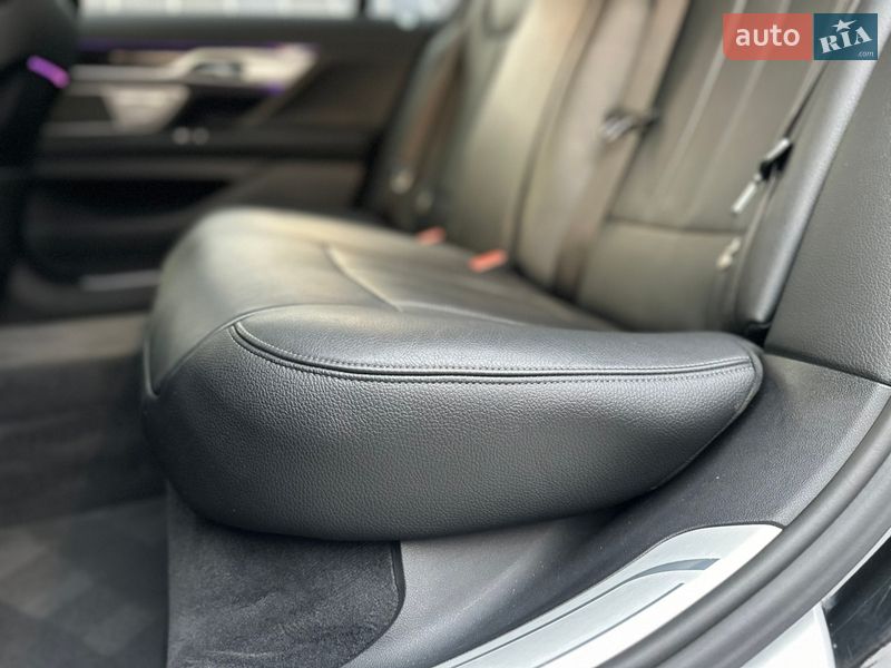 Седан BMW 7 Series 2017 в Нововолынске