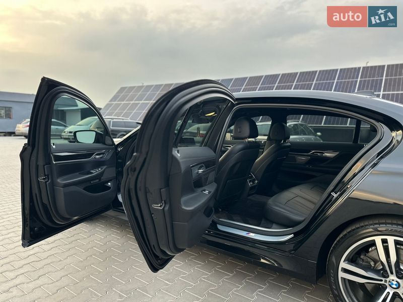 Седан BMW 7 Series 2017 в Нововолынске