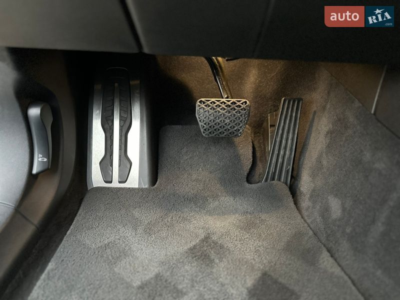 Седан BMW 7 Series 2017 в Нововолынске