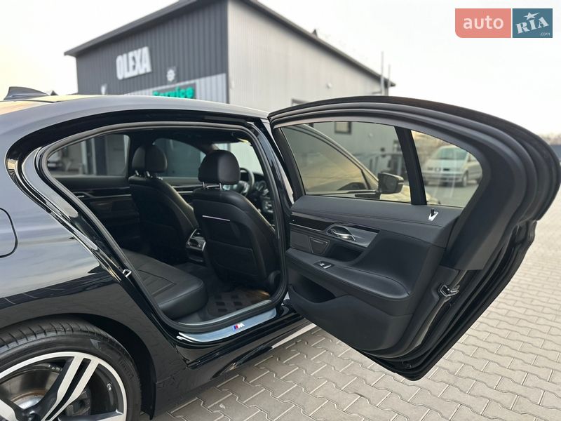 Седан BMW 7 Series 2017 в Нововолынске
