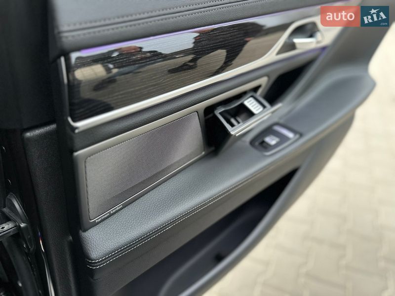 Седан BMW 7 Series 2017 в Нововолынске