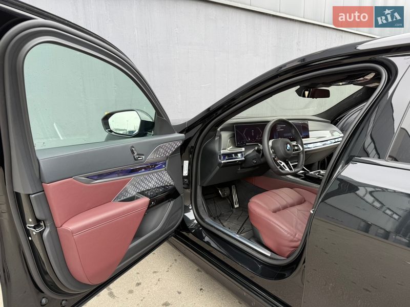 Седан BMW 7 Series 2025 в Киеве
