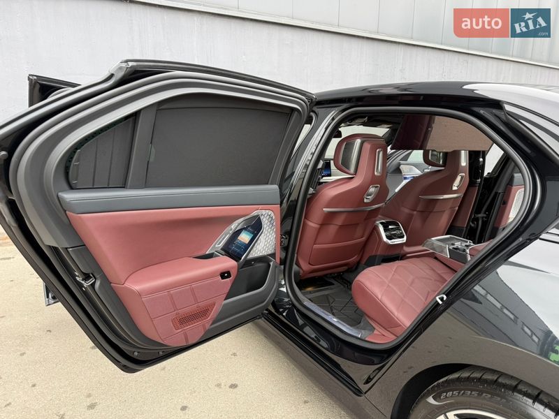 Седан BMW 7 Series 2025 в Киеве