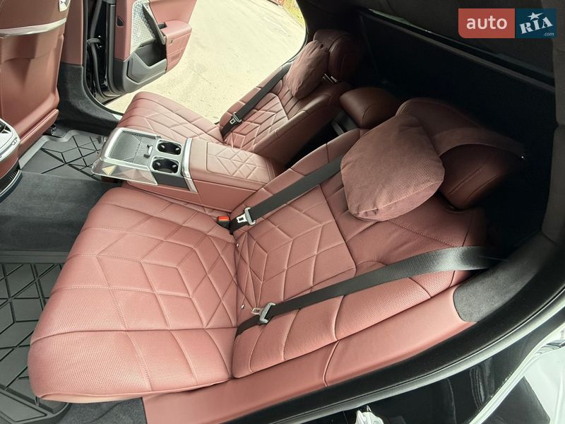Седан BMW 7 Series 2025 в Киеве