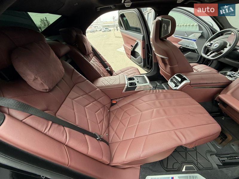 Седан BMW 7 Series 2025 в Киеве