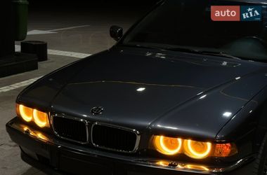 Седан BMW 7 Series 2000 в Кіцмані