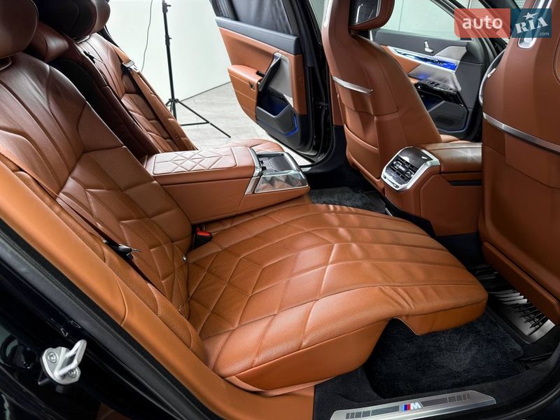 Седан BMW 7 Series 2023 в Києві фото 47 Седан BMW 7 Series 2023 в Києві