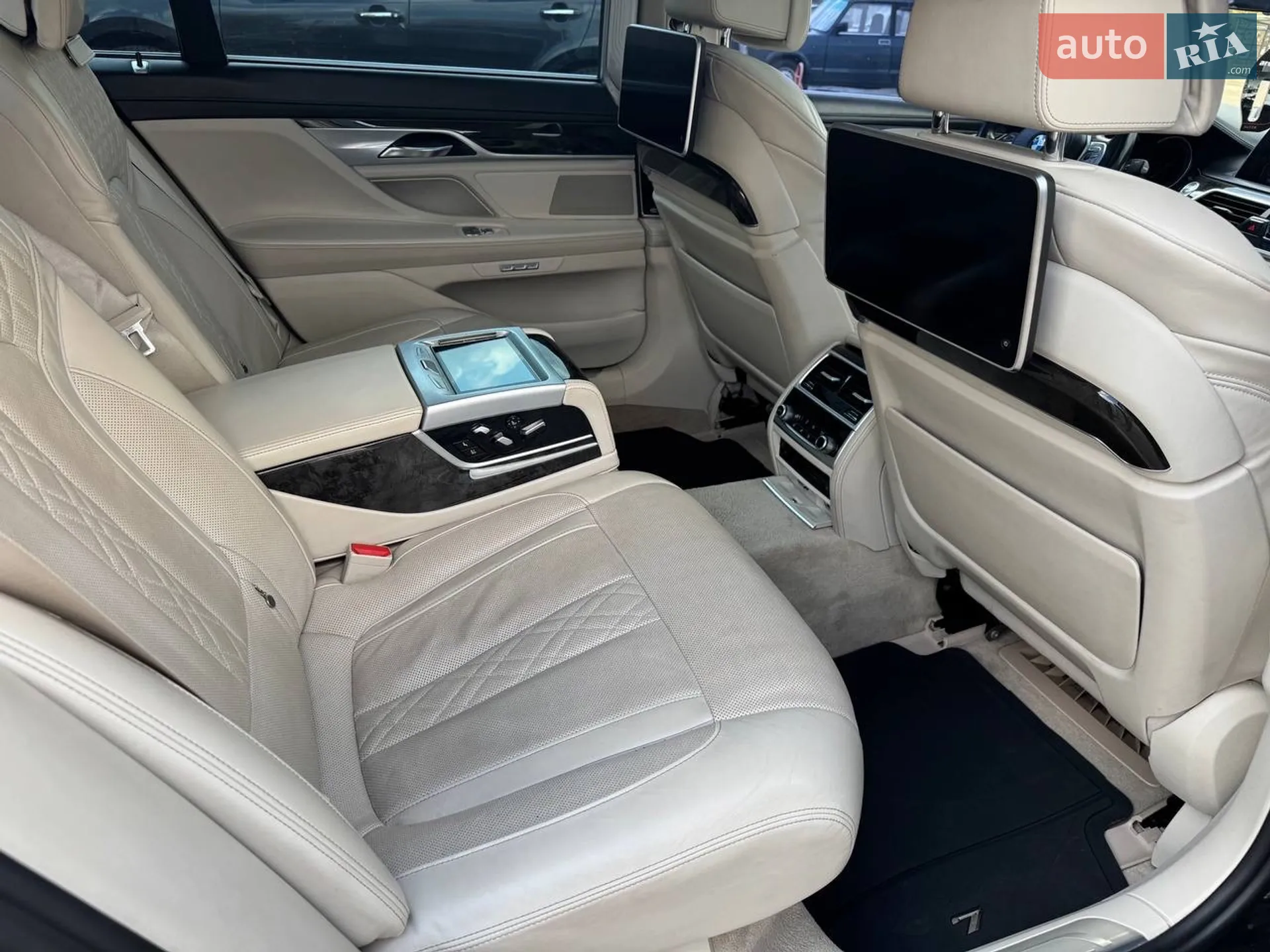 2017 BMW 7er - мініатюра 15