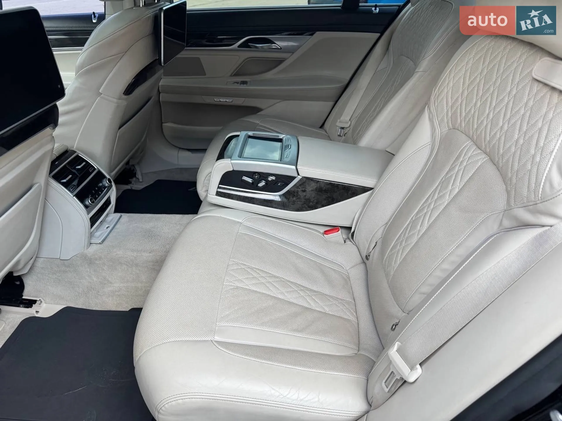2017 BMW 7er - мініатюра 19