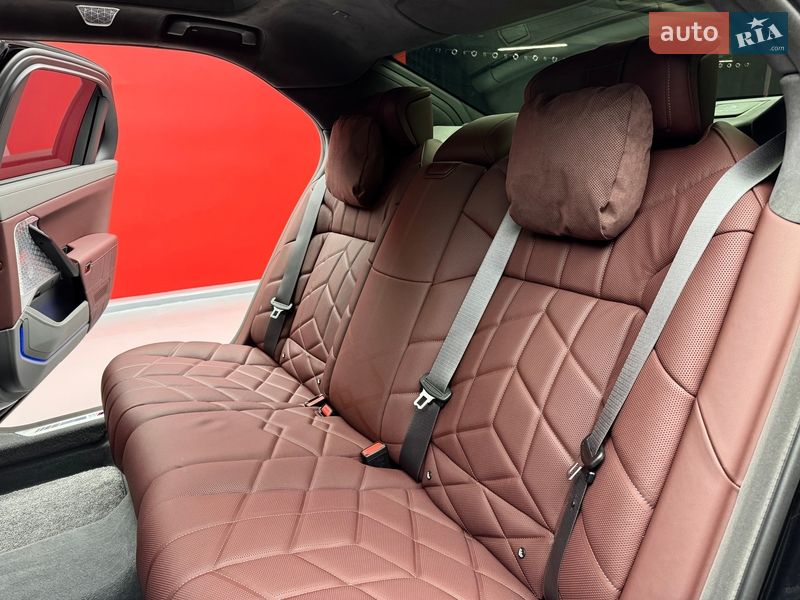 Седан BMW 7 Series 2024 в Киеве