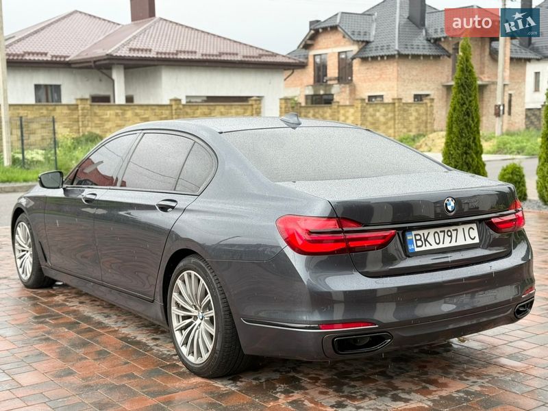 Седан BMW 7 Series 2015 в Ровно