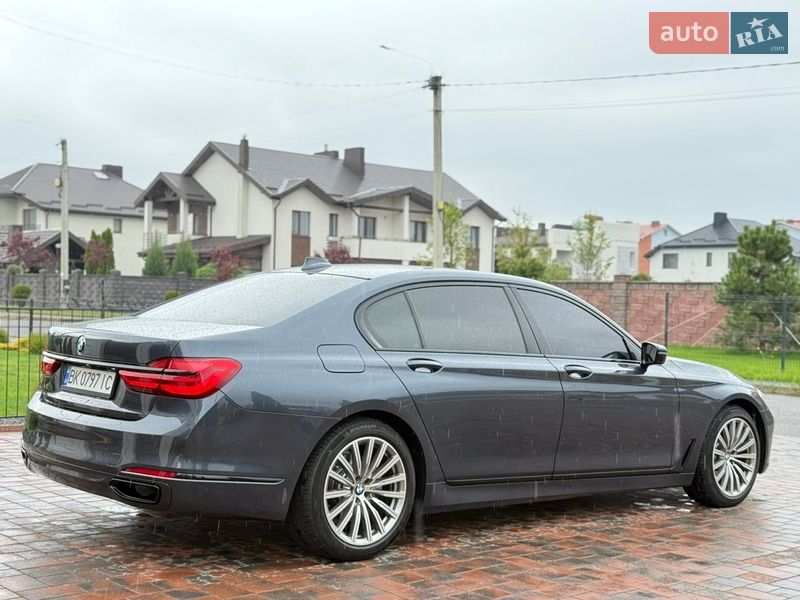 Седан BMW 7 Series 2015 в Ровно