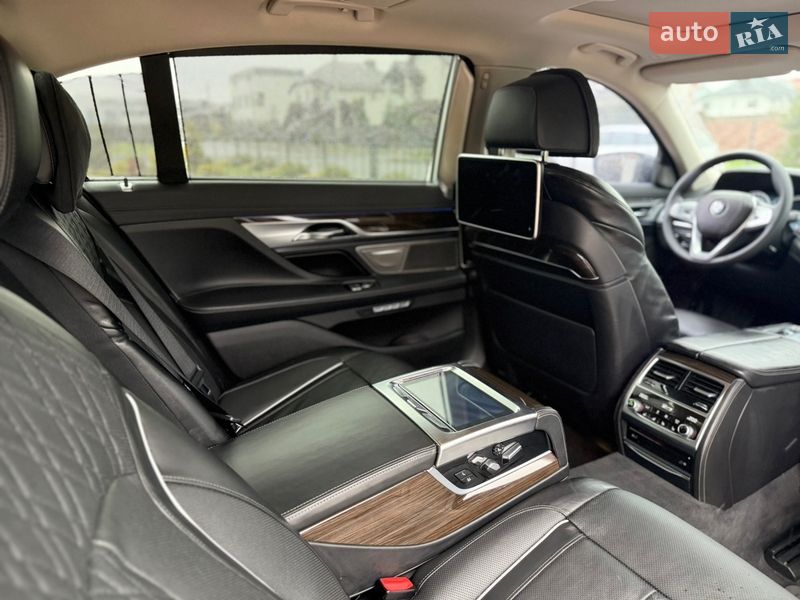 Седан BMW 7 Series 2015 в Ровно