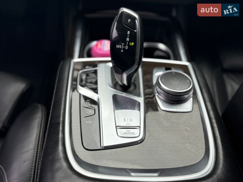 Седан BMW 7 Series 2015 в Ровно