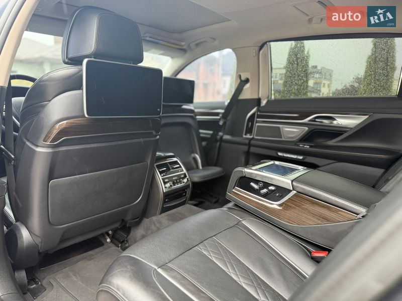 Седан BMW 7 Series 2015 в Ровно
