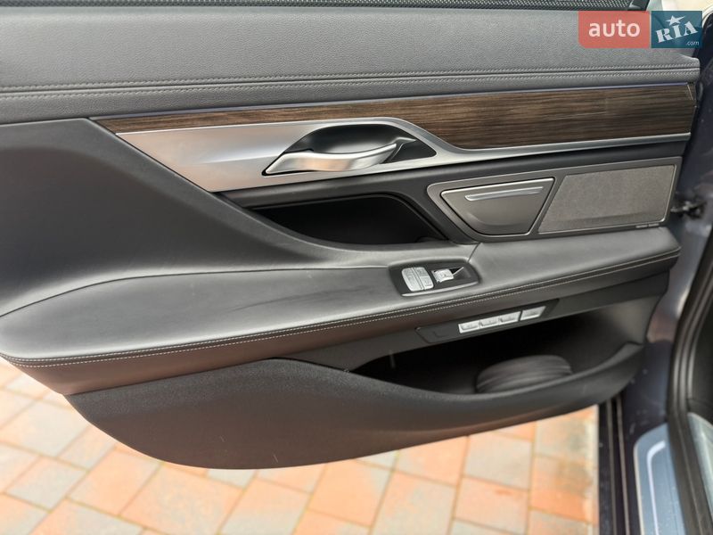 Седан BMW 7 Series 2015 в Ровно