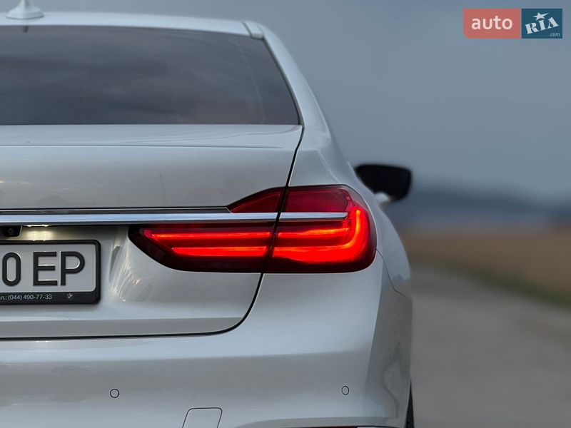 Седан BMW 7 Series 2017 в Дубні