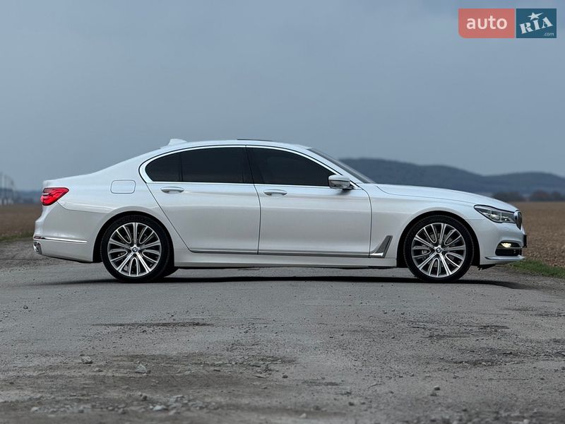 Седан BMW 7 Series 2017 в Дубні