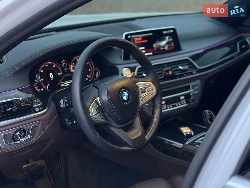 Седан BMW 7 Series 2017 в Дубні