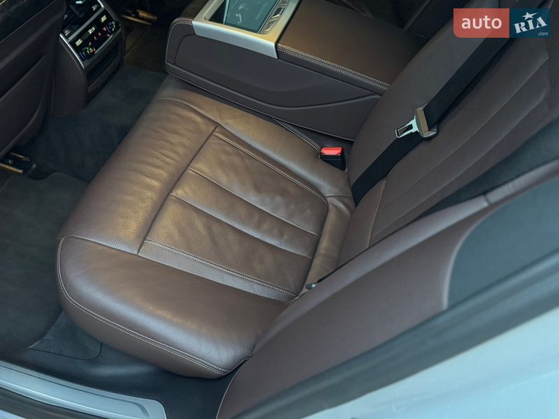 Седан BMW 7 Series 2017 в Дубні