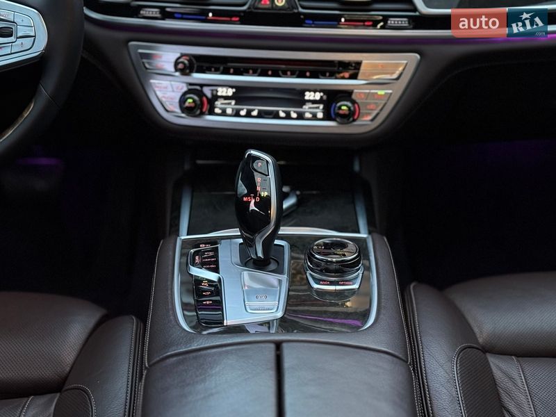 Седан BMW 7 Series 2017 в Дубні
