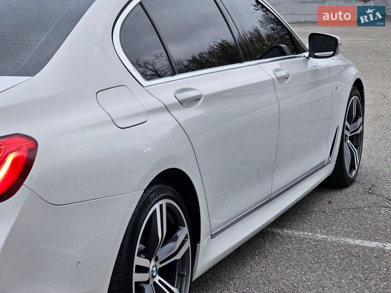 Седан BMW 7 Series 2018 в Новомосковске