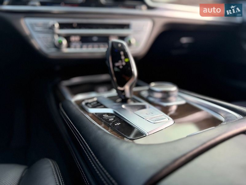 Седан BMW 7 Series 2015 в Рівному