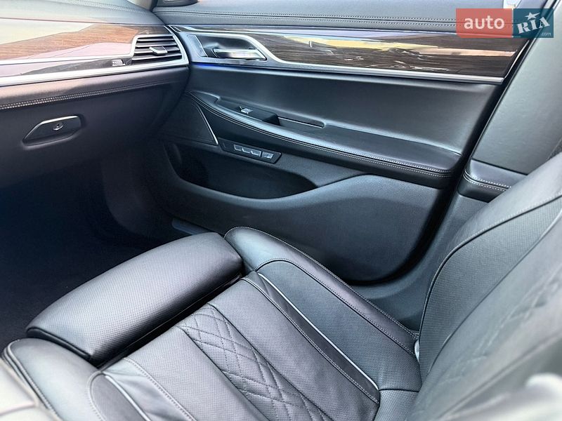 Седан BMW 7 Series 2015 в Рівному