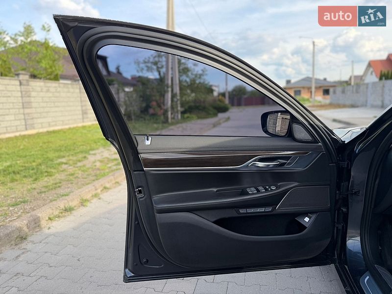 Седан BMW 7 Series 2015 в Рівному