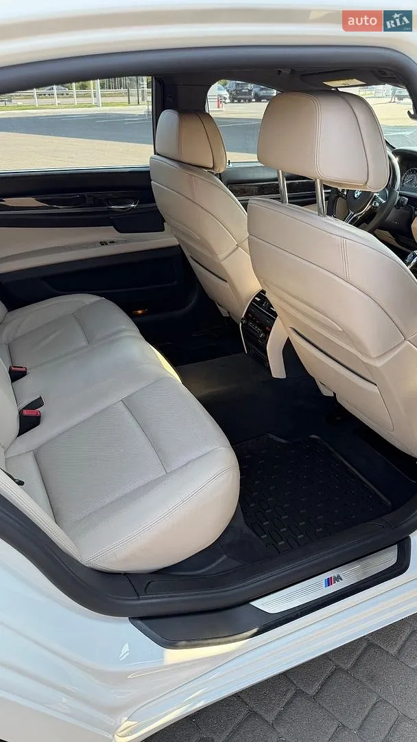2012 BMW 7er - мініатюра 7