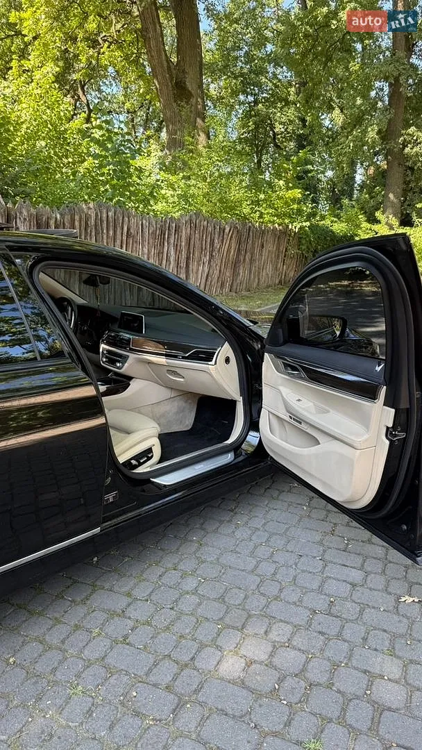 2015 BMW 7er - мініатюра 8
