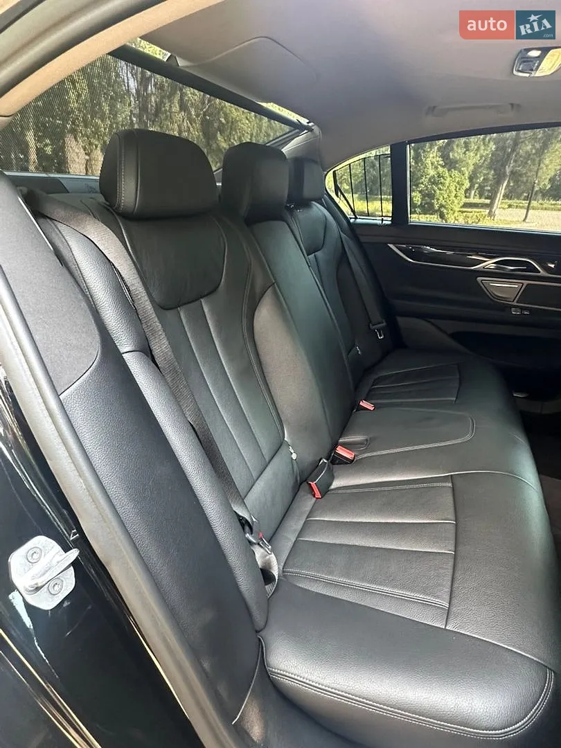 2017 BMW 7er - мініатюра 18
