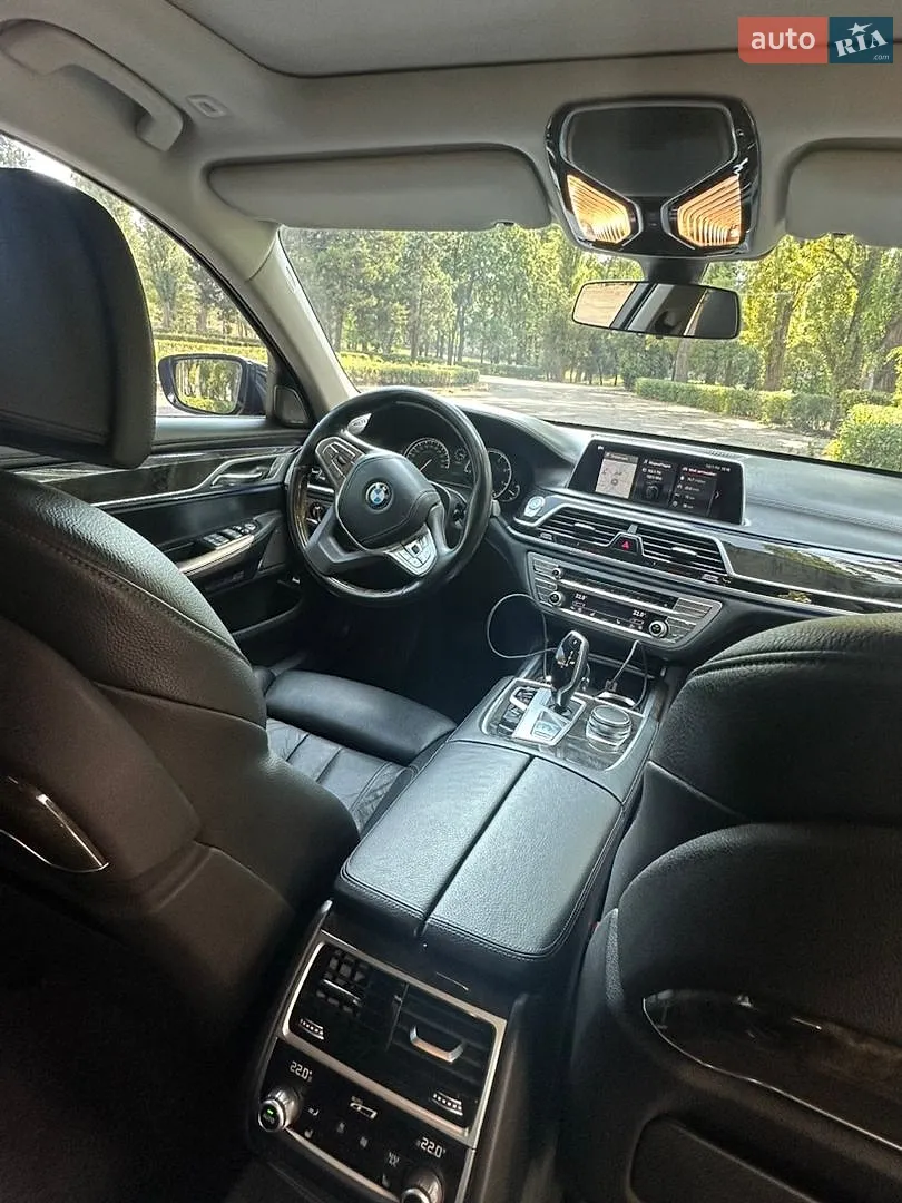 2017 BMW 7er - мініатюра 16