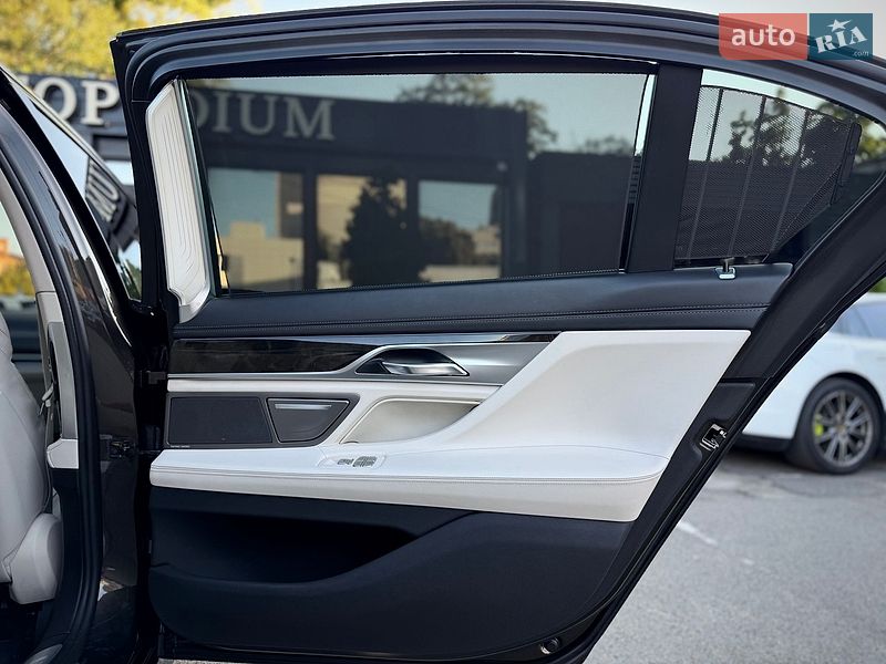 Седан BMW 7 Series 2015 в Киеве
